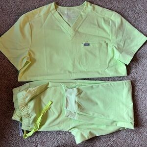 Men’s Sea Mist Figs Scrub Set